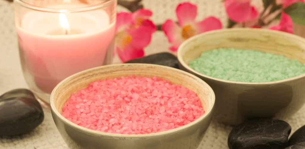 Himalayan Pink salt in 2 small bowl, power of Himalayan Pink Salt of 84 minerals 